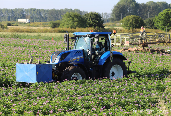 British Firm Unveils World&rsquo;s First Tractor Powered Entirely by Cow Manure